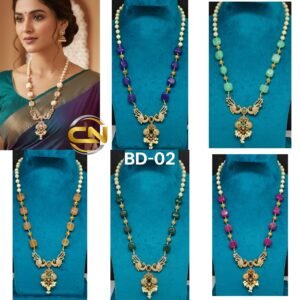 beads with mehandi polish locket